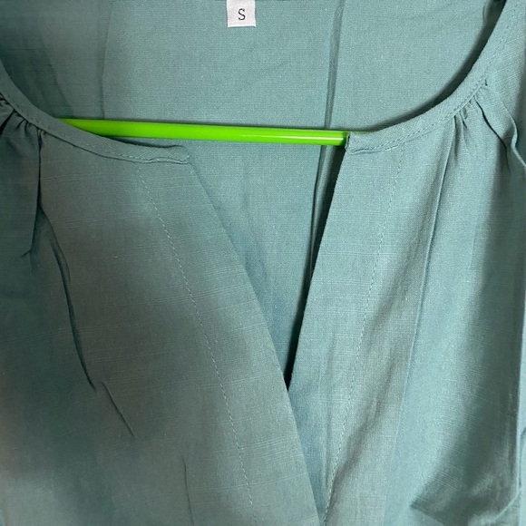 Chic Green Mini Dress with Flattering Fit - Picture 3 of 3